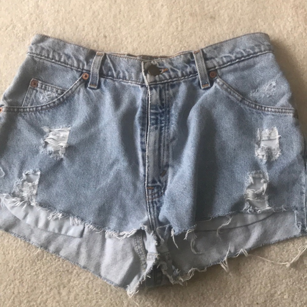Light wash denim levi shorts